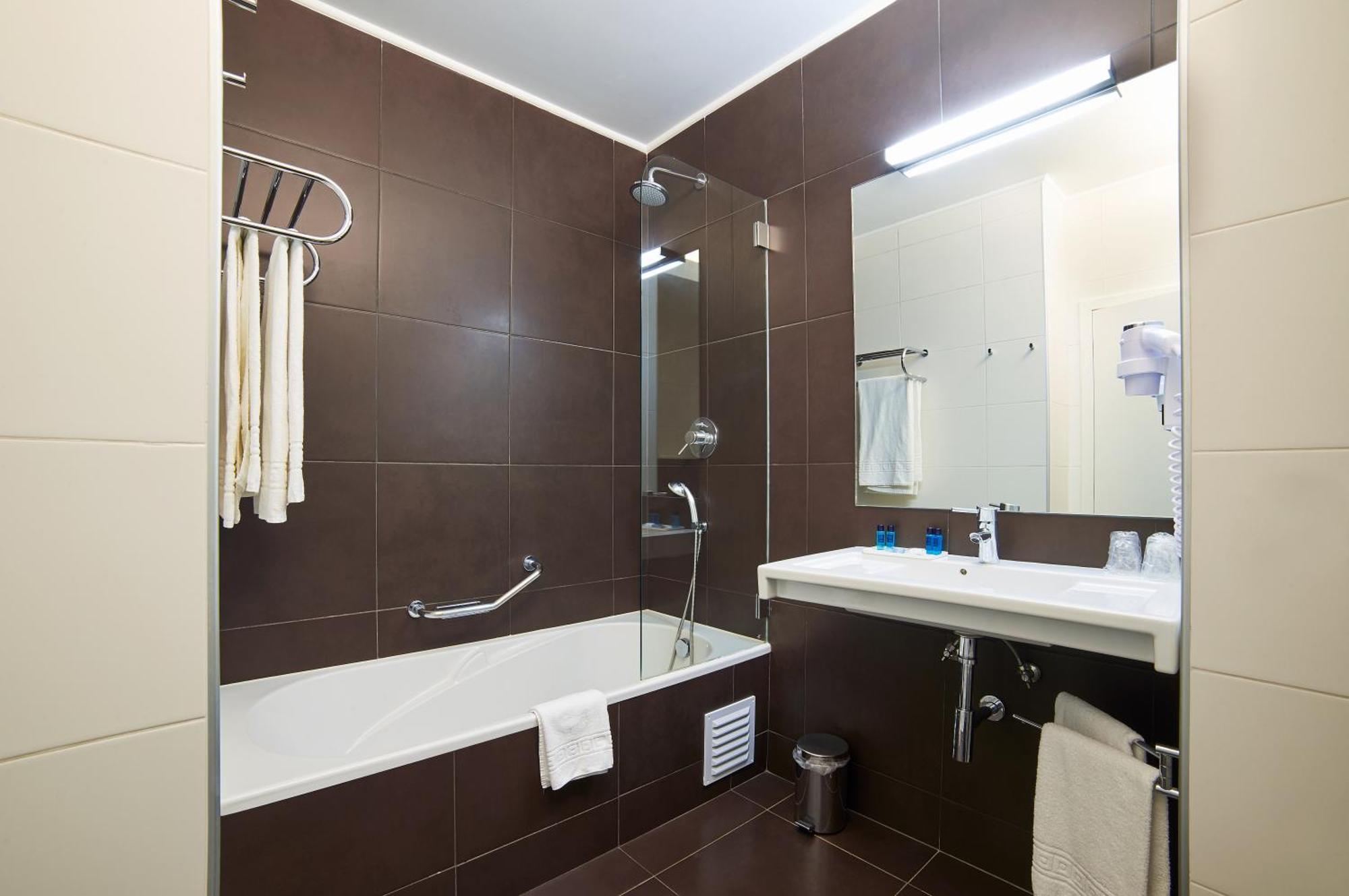 SUITE PRESTIGE VISTA LATERAL JARDIM OU PISCINA 4AD