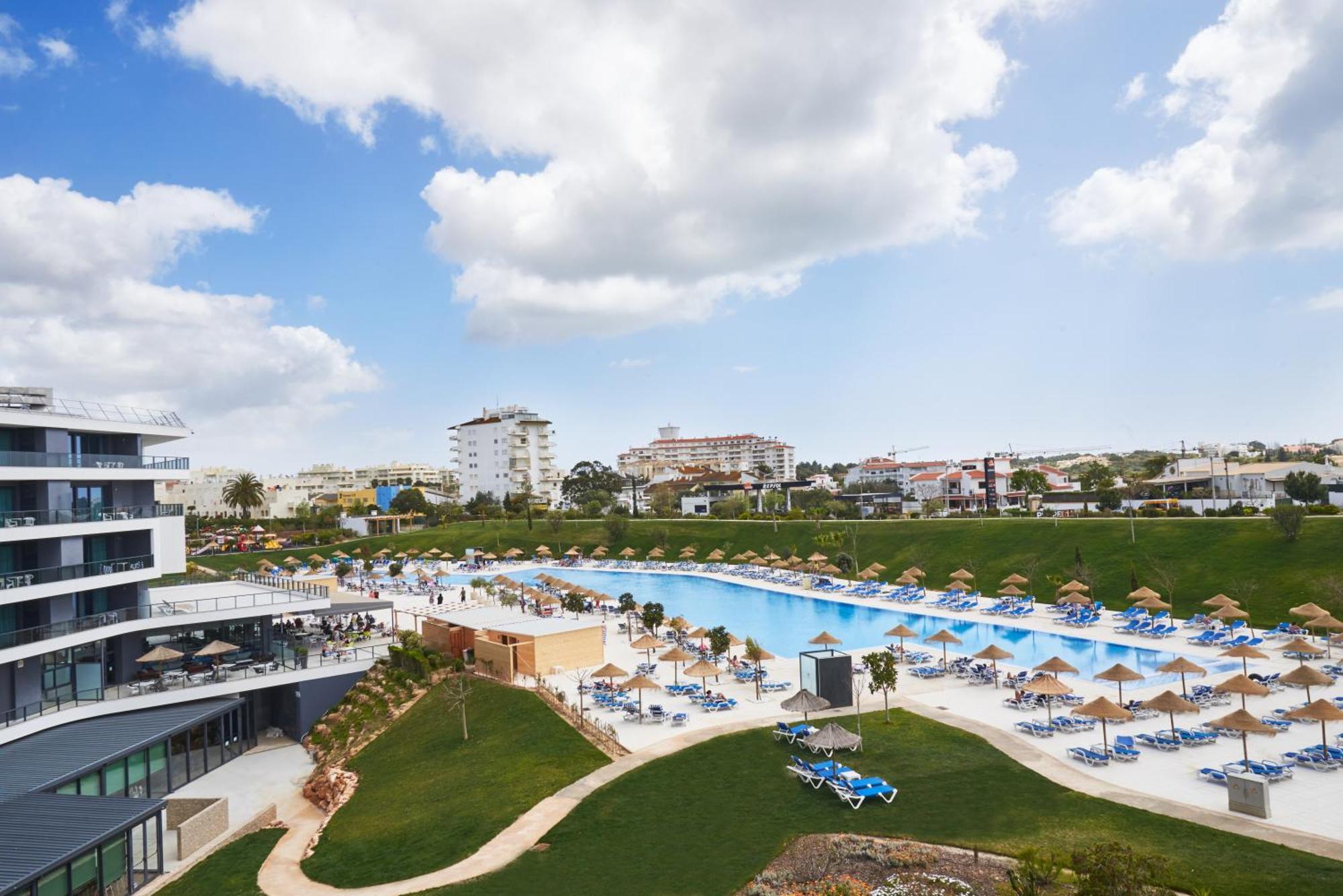 SUITE PRESTIGE VISTA LATERAL JARDIM OU PISCINA 4AD