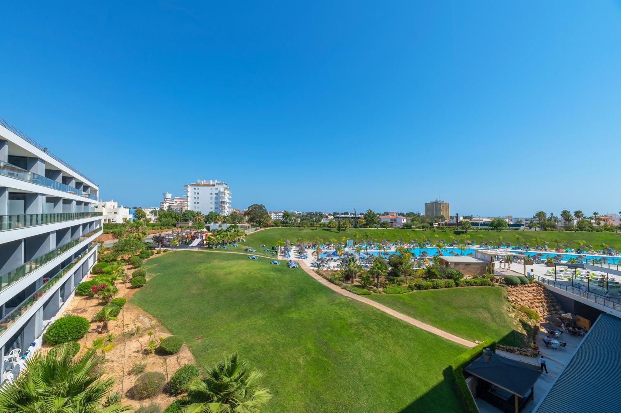 SUITE PRESTIGE VISTA LATERAL JARDIM OU PISCINA 4AD